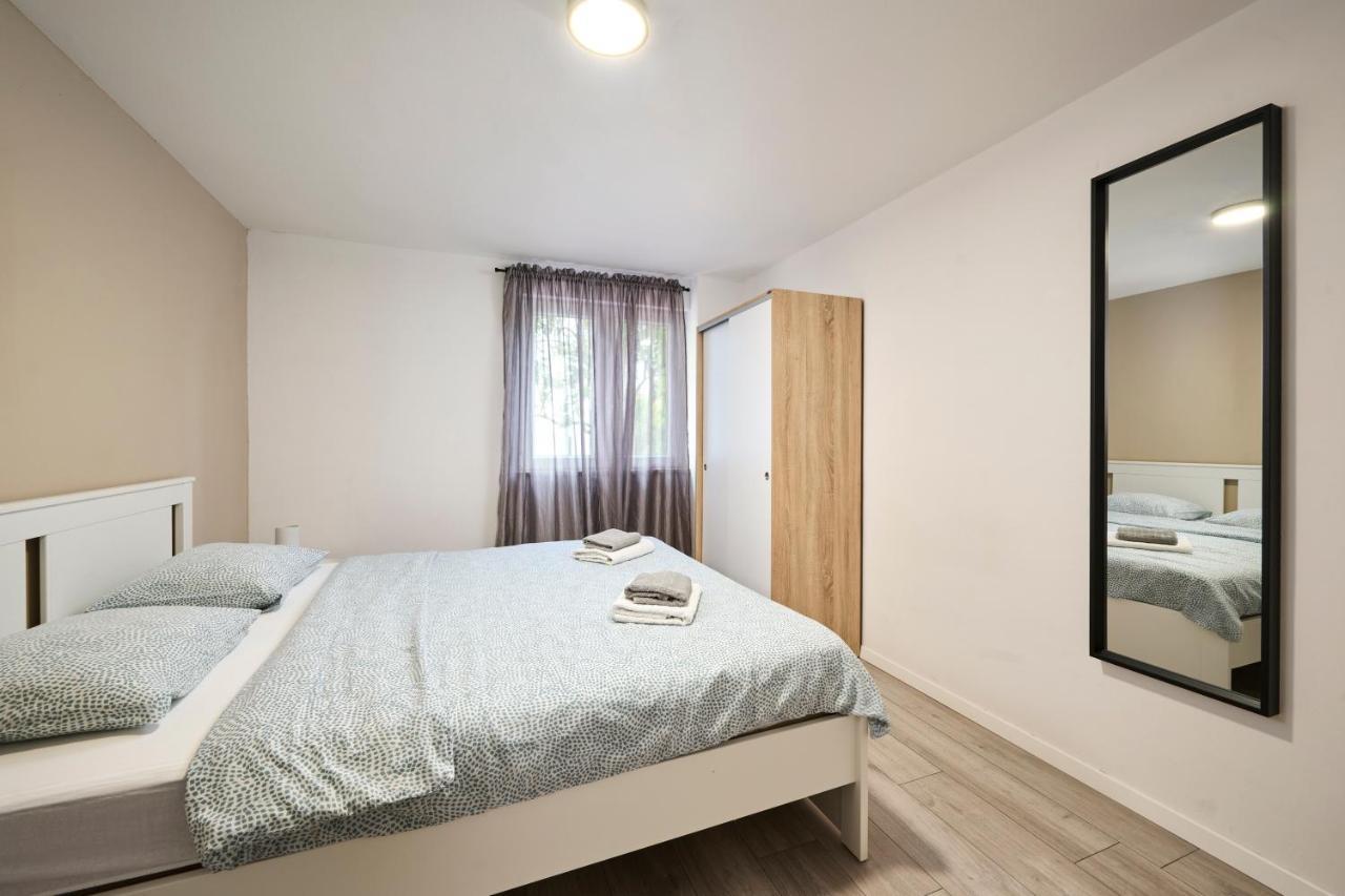 Lina Apartments Умаг Екстер'єр фото
